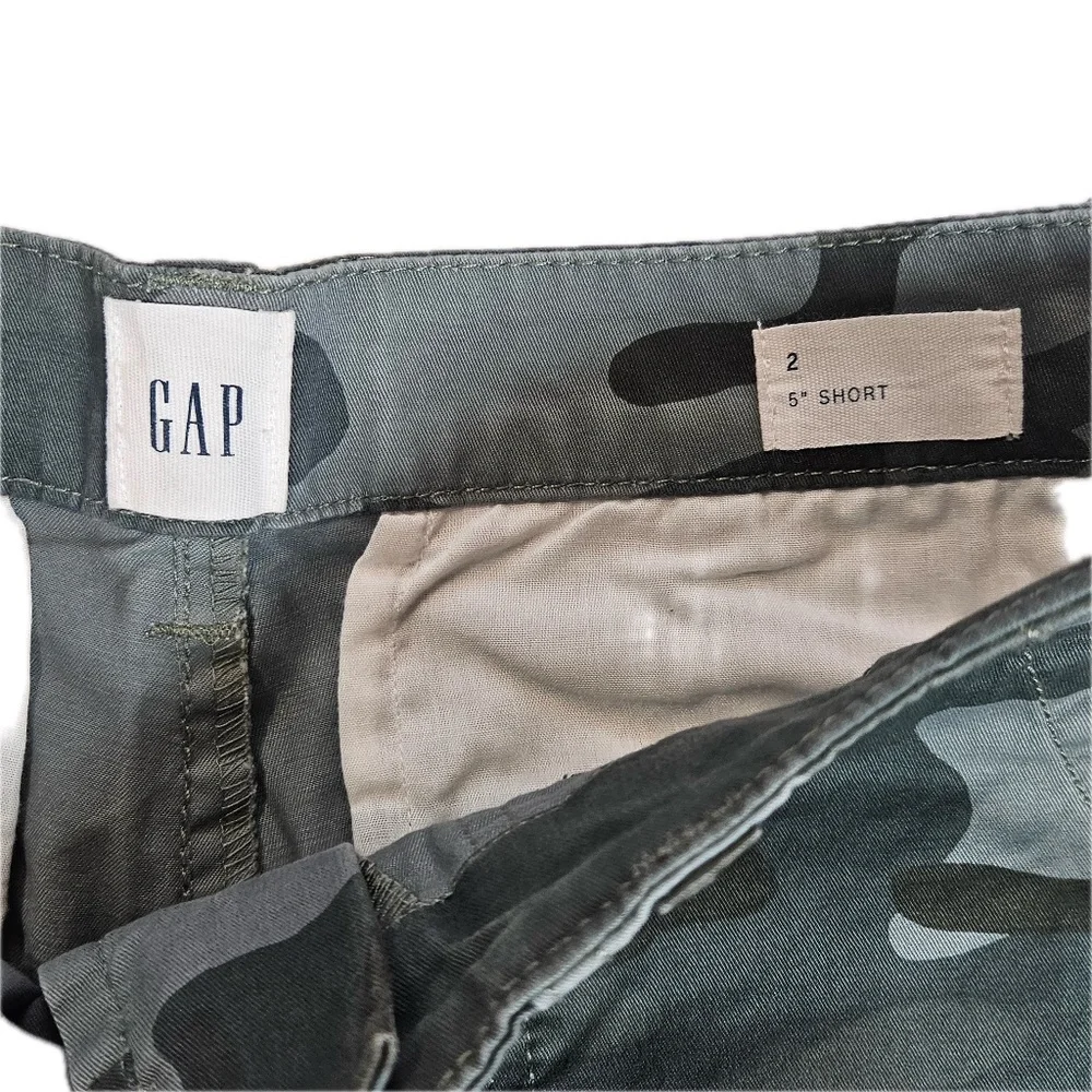Gap Shorts Womens 2 Camo‎ 5 Inch Inseam Stretch Cotton Utility Patch Pockets NEW
